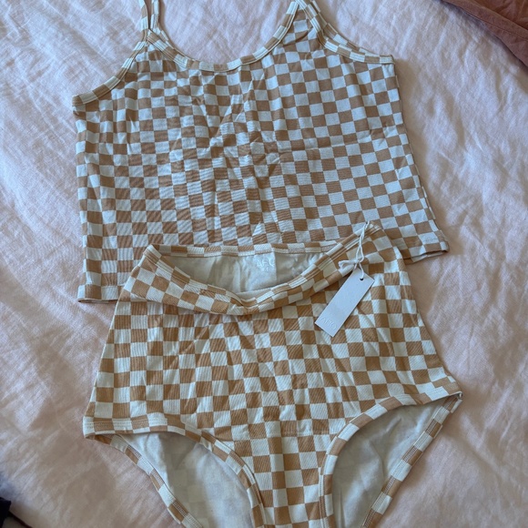 Arq cropped tank and underwear set - Picture 1 of 5